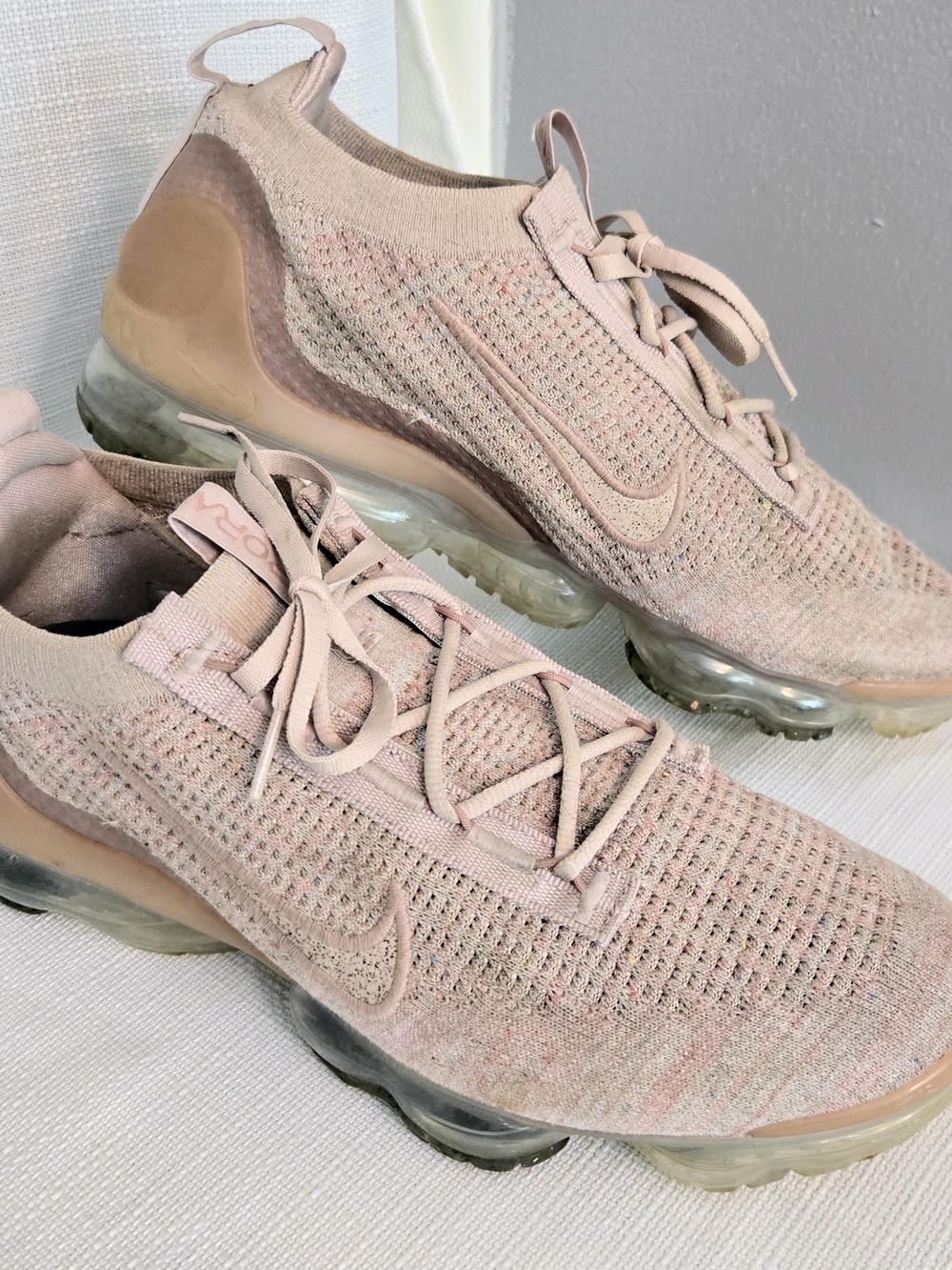 Nike Air VaporMax Wm Sz 12 Flyknit Pink Sneaker Mesh Shoe
